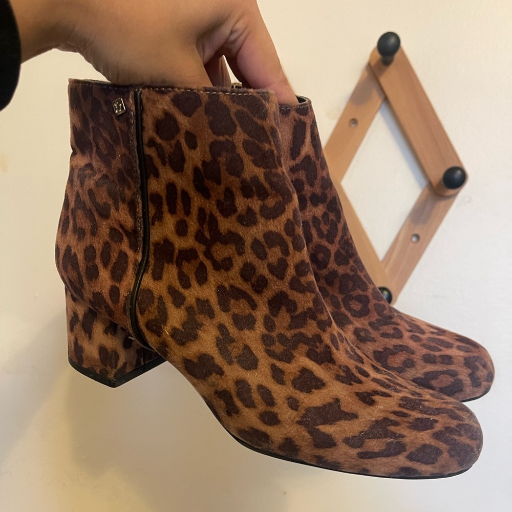 Sam & Libby Eliza Leopard Print Ankle Booties Size 6